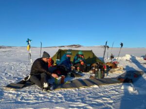 Rozdělávání ohně na Polární výpravě Kungsleden