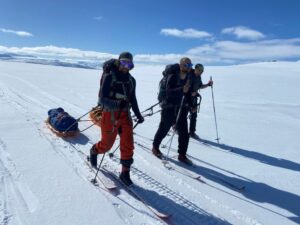 Skupina na běžkách na Polární výpravě Kungsleden